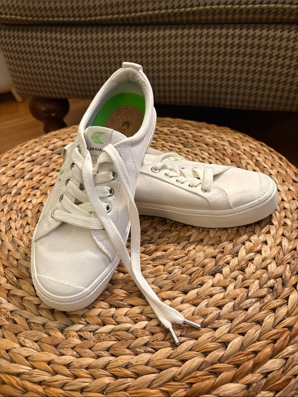 Cariuma White Canvas Sneakers with Green Insole Accent